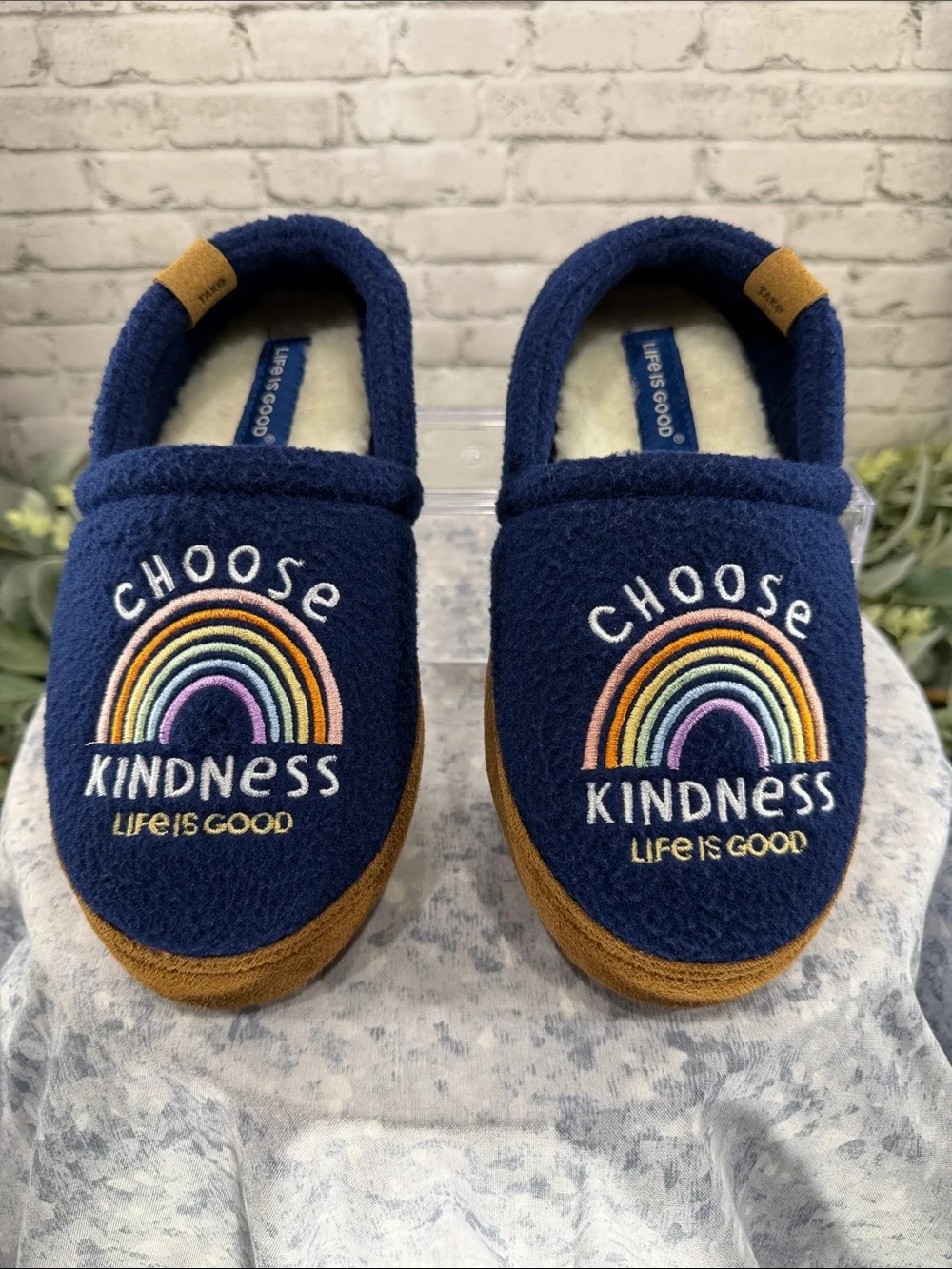 LIFE IS GOOD “Choose Kindness” Navy Blue Soft Plush Cozy Slippers - Boys 2💙EUC